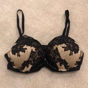 Victoria Secret Bombshell Plunge Push Up Lace Bra